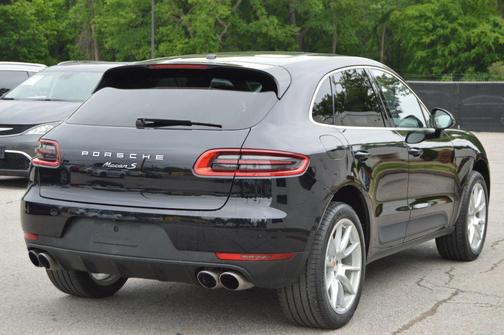 Jet Black Metallic 2017 Porsche Macan Macan Sport Edition
