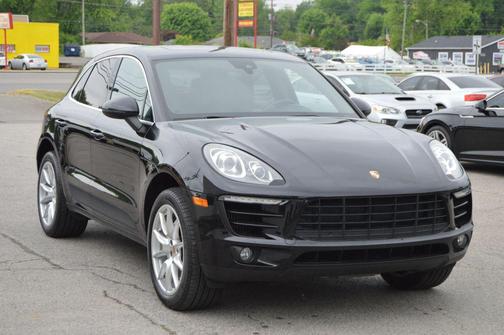 Jet Black Metallic 2017 Porsche Macan Macan Sport Edition