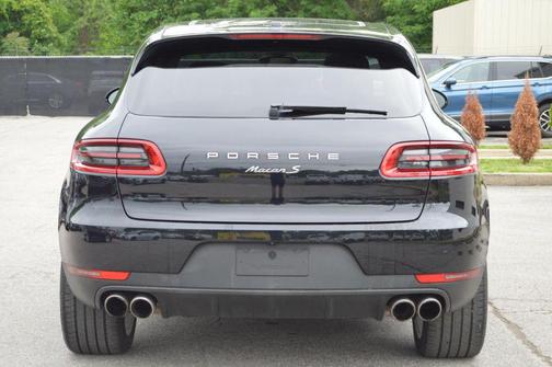 Jet Black Metallic 2017 Porsche Macan Macan Sport Edition
