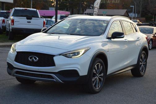 2017 INFINITI QX30 Luxury