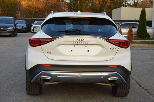 2017 INFINITI QX30 Luxury