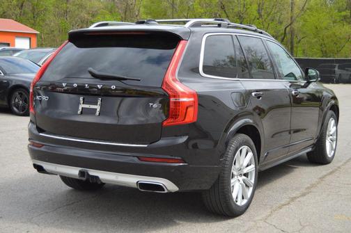2016 Volvo XC90 T6 Momentum