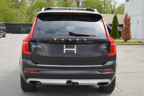 2016 Volvo XC90 T6 Momentum