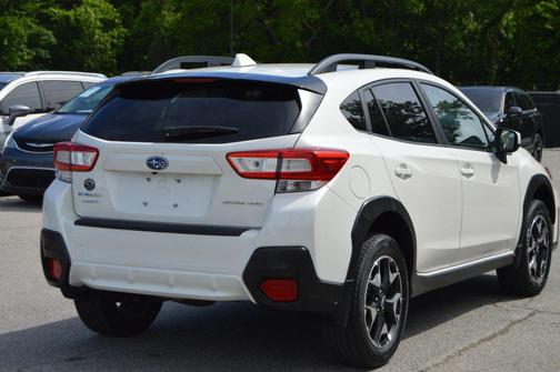 Crystal White Pearl 2019 Subaru Crosstrek 2.0i Premium