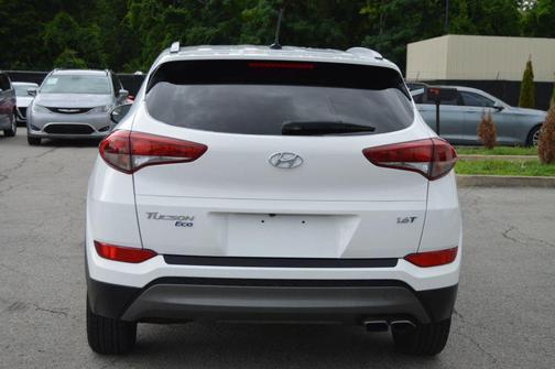 Dazzling White 2016 Hyundai TUCSON Sport