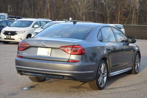 2018 Volkswagen Passat 2.0T R-Line