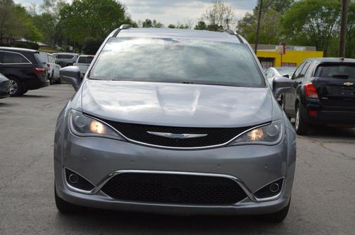 Billet Silver Metallic Clearcoat 2018 Chrysler Pacifica Touring-L