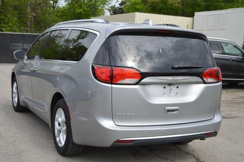 Billet Silver Metallic Clearcoat 2018 Chrysler Pacifica Touring-L