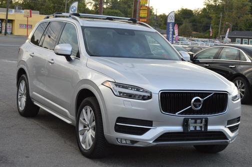 2016 Volvo XC90 T6 Momentum