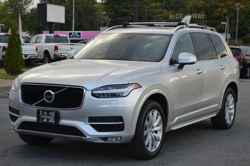 2016 Volvo XC90 T6 Momentum
