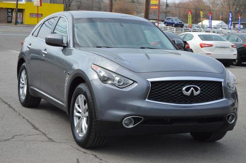 2017 INFINITI QX70 Base