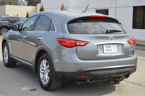 2017 INFINITI QX70 Base