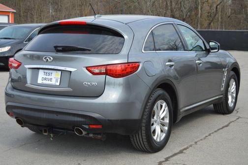 2017 INFINITI QX70 Base