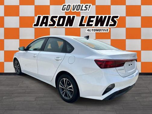 Snow White Pearl 2024 Kia Forte LXS