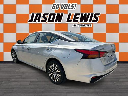 Brilliant Silver Metallic 2024 Nissan Altima 2.5 SV