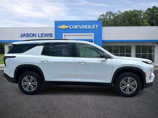 Polar White Tricoat 2026 Chevrolet Traverse LT