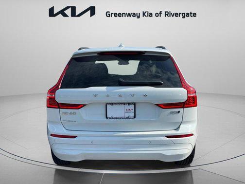 2022 Volvo XC60 B5 Momentum