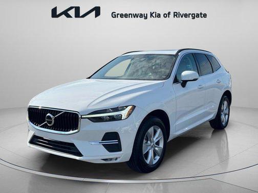 2022 Volvo XC60 B5 Momentum