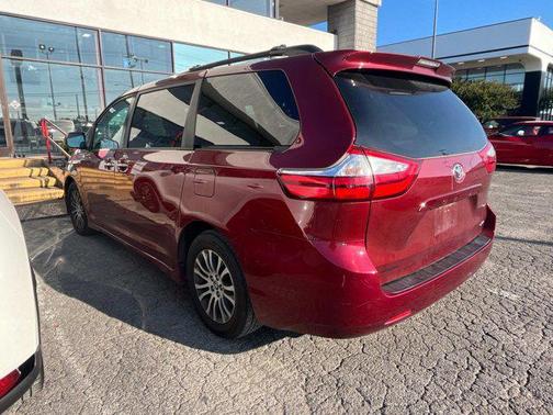 2018 Toyota Sienna XLE Premium