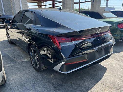 Abyss Black 2024 Hyundai ELANTRA Limited