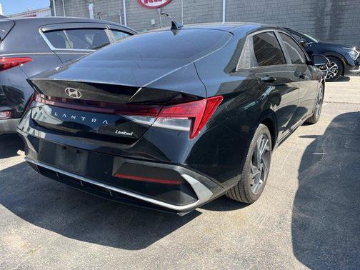 Abyss Black 2024 Hyundai ELANTRA Limited