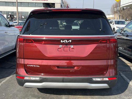 2024 Kia Carnival LX
