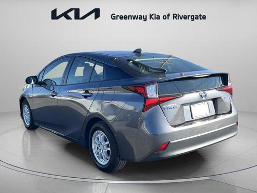 2022 Toyota Prius LE