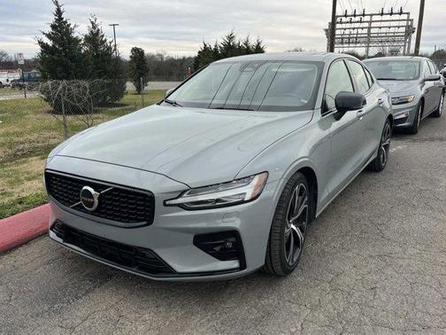 2024 Volvo S60 B5 Core Dark Theme