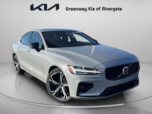 2024 Volvo S60 B5 Core Dark Theme