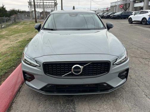 2024 Volvo S60 B5 Core Dark Theme