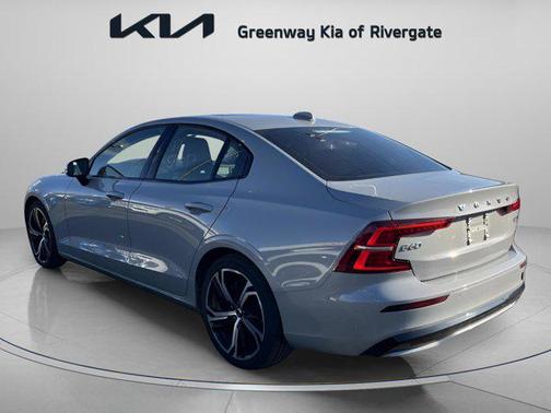 2024 Volvo S60 B5 Core Dark Theme