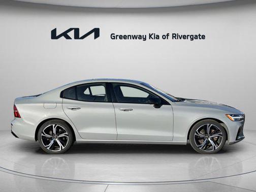 2024 Volvo S60 B5 Core Dark Theme