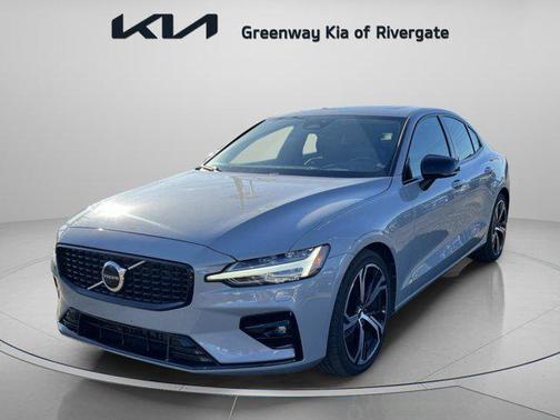 2024 Volvo S60 B5 Core Dark Theme