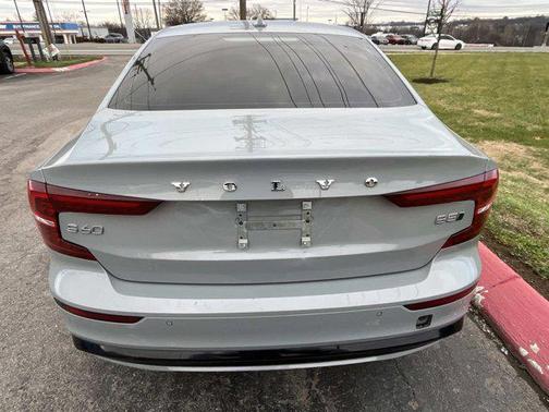 2024 Volvo S60 B5 Core Dark Theme