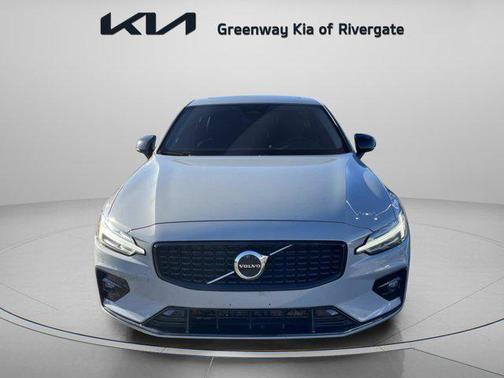 2024 Volvo S60 B5 Core Dark Theme