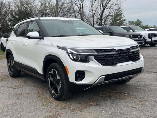 Snow White Pearl 2026 Kia Seltos EX