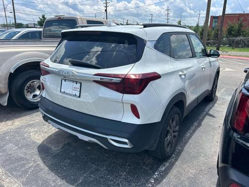 Snow White Pearl 2023 Kia Seltos S
