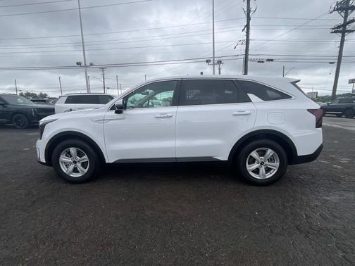 Glacial White Pearl 2025 Kia Sorento LX
