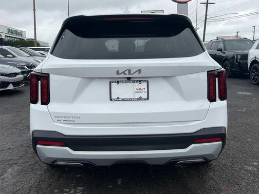 Glacial White Pearl 2025 Kia Sorento LX