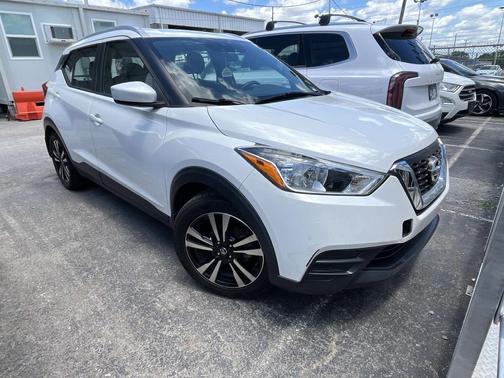 Aspen White TriCoat Pearl 2020 Nissan Kicks SV
