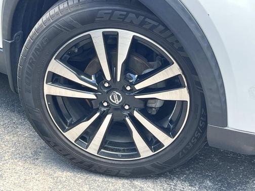 Aspen White TriCoat Pearl 2020 Nissan Kicks SV