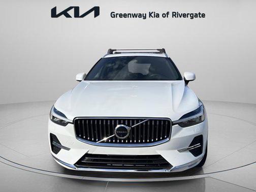 2023 Volvo XC60 B5 Ultimate Bright Theme