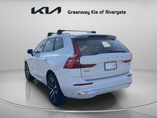 2023 Volvo XC60 B5 Ultimate Bright Theme