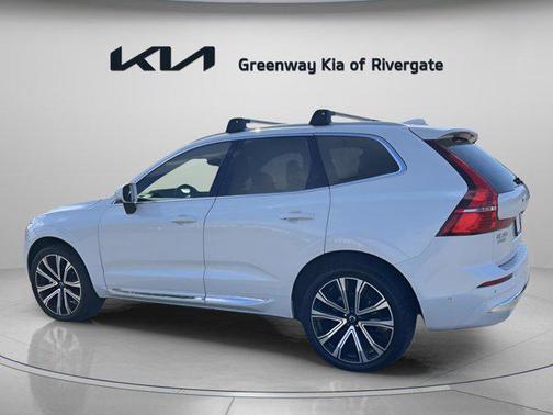 2023 Volvo XC60 B5 Ultimate Bright Theme