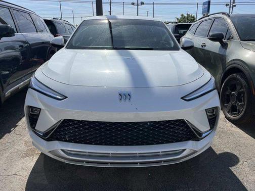 White Frost Tricoat 2024 Buick Envista Avenir FWD