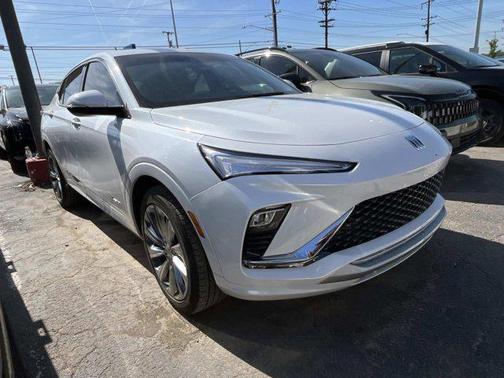White Frost Tricoat 2024 Buick Envista Avenir FWD