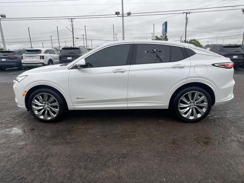 White Frost Tricoat 2024 Buick Envista Avenir FWD