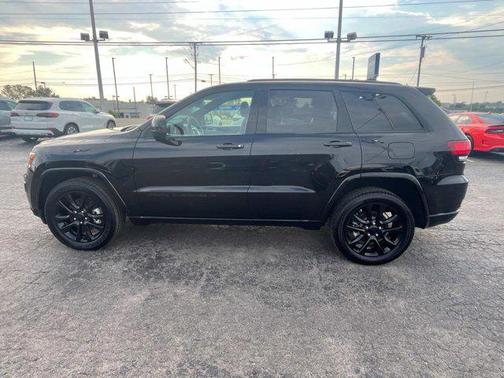 2022 Jeep Grand Cherokee Laredo