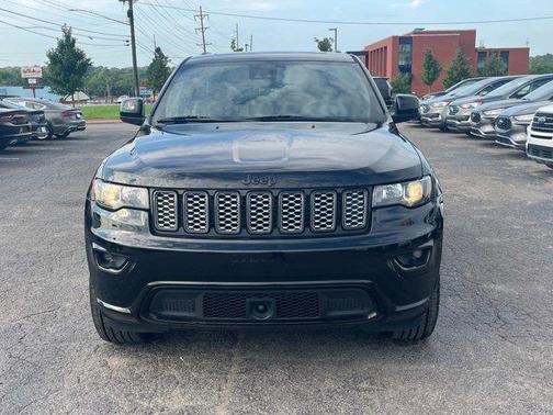 2022 Jeep Grand Cherokee Laredo