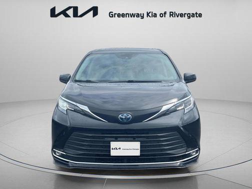 2021 Toyota Sienna XLE 7 Passenger
